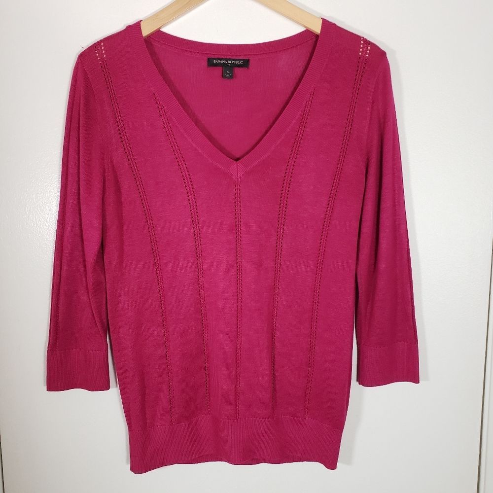 Banana Republic Magenta V Neck 3/4 Sleeve Lightweight Sweater Size M